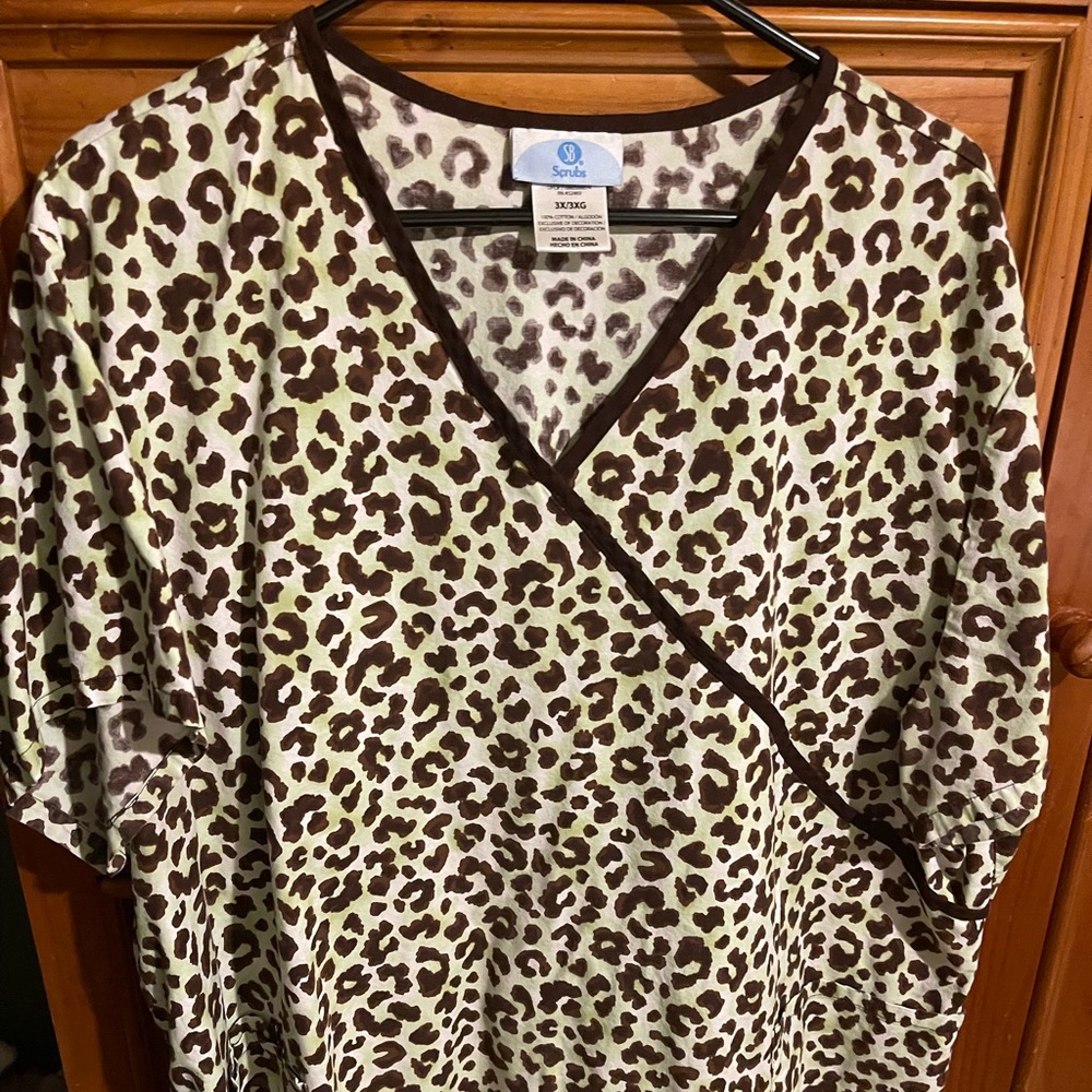 Womens print scrub top